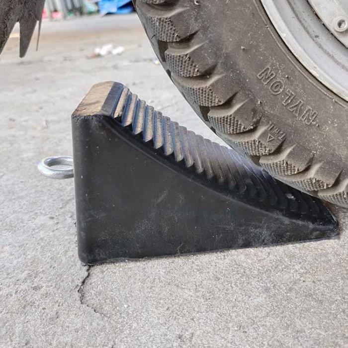 Pengganjal Ban Mobil Penahan Ganjalan Ban Roda / Wheel Parking Chock - Tanpa Besi terlaris