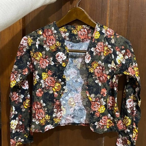 PRELOVED_BLAZER_BUNGA_CROP