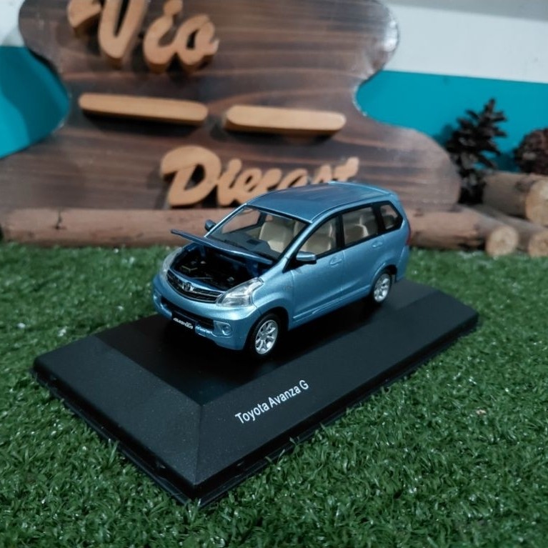 Diecast Miniatur Toyota Avanza G biru skala 1:43