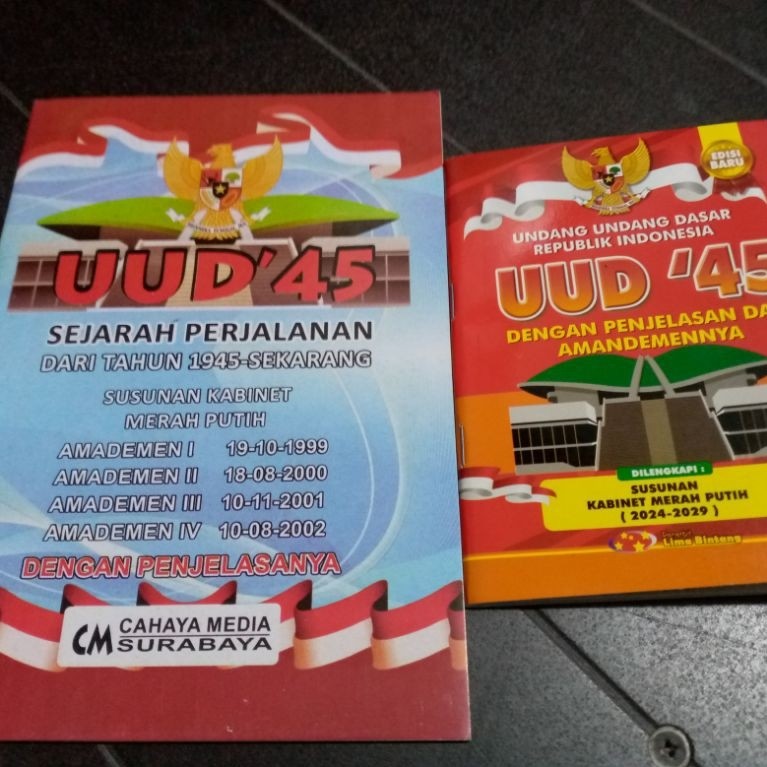 Buku UUD 1945 Besar dan Kecil