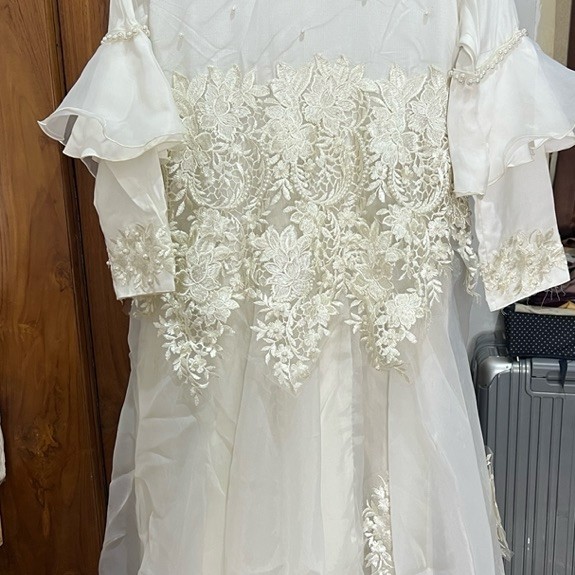 PRELOVED GAUN PUTIH