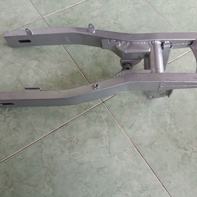 SWING ARM AREM SATRIA 2TAK HIU LUMBA DOUBLE DISK BARU STOK LAMA