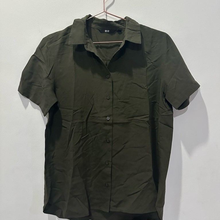 Kemeja UNIQLO BLACK