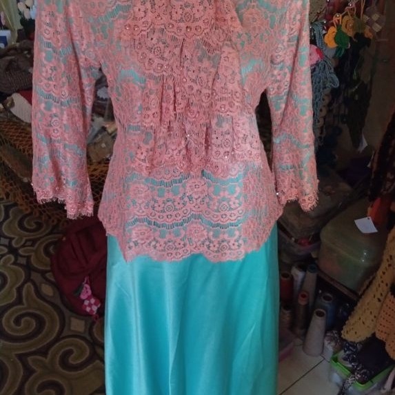 KEBAYA WANITA KEKINIAN SEMI MODERN PERPISAHAN SEKOLAH
