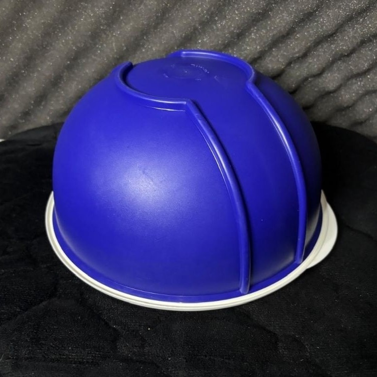 Blue mixing bowl tupperware