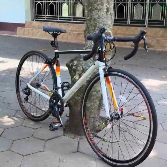 Roadbike polygon strattos s3 (2020) size M (sepeda bekas)