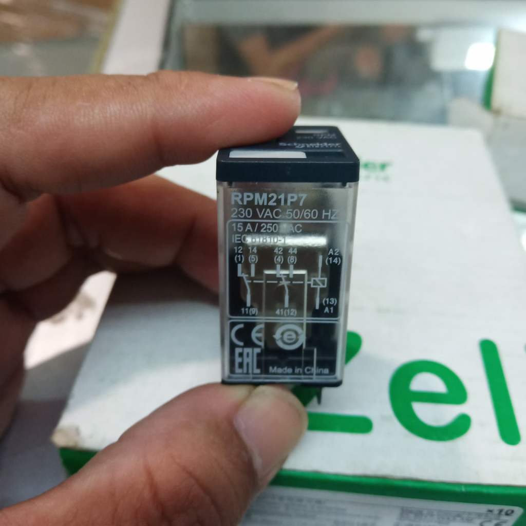 Relay schneider RPM21P7 220VAC