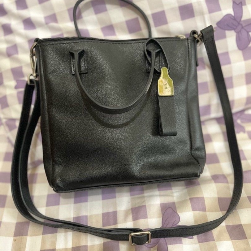 tas dya dhairya  hitam kulit
