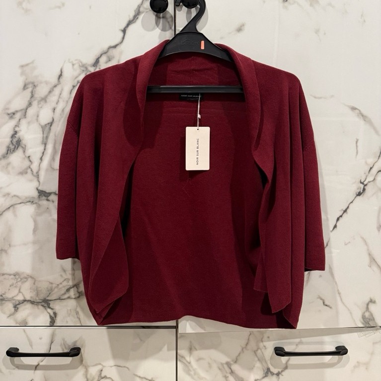 noir sur blanc cardigan