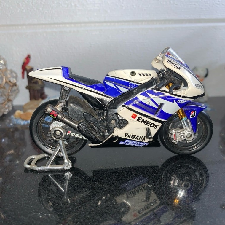MAISTO YAMAHA JORGE LORENZO 99 MOTO GP 2012