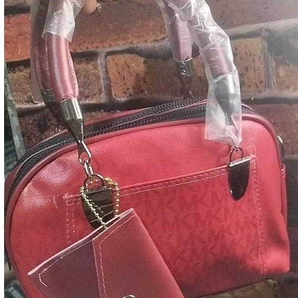 Tas wanita Warna Merah Maroon