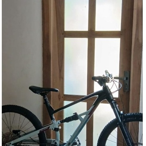 Sepeda polygon siskiu  D7 th 2021 size M 27.5 second