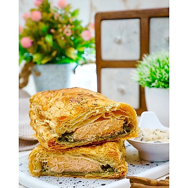 Salmon En Croute Wellington