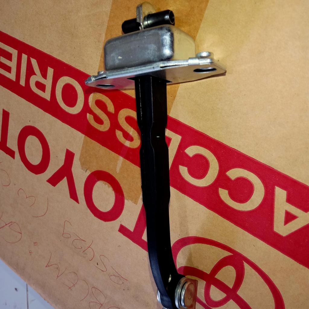 stoper pintu Depan rush atau Terios generasi pertama