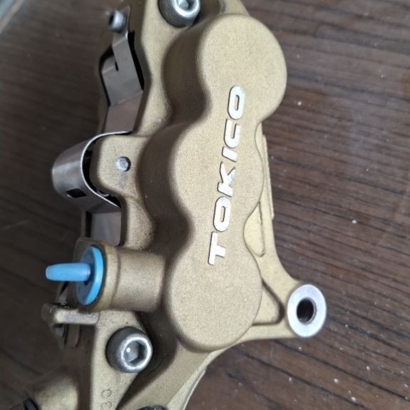 kaliper axial kiri tokico 6piston