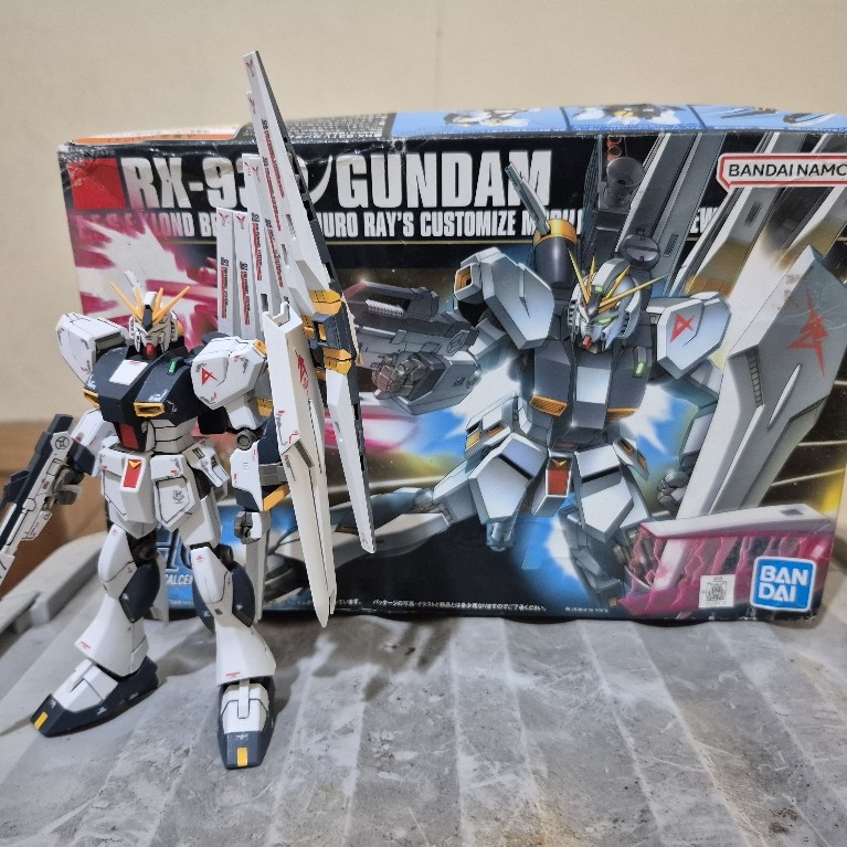HG RX 93 Nu Gundam Bandai