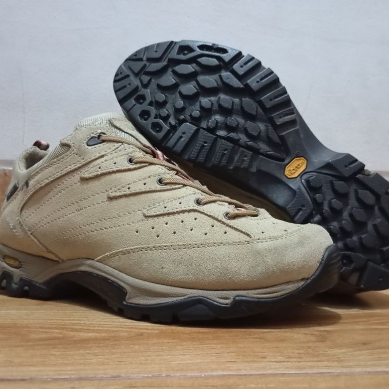 sepatu outdoor/hiking Asolo Astrid