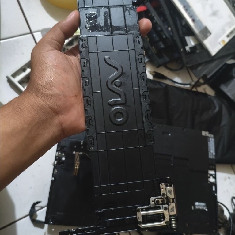 engsel laptop sony Vaio Duo 11 SVD112  ori