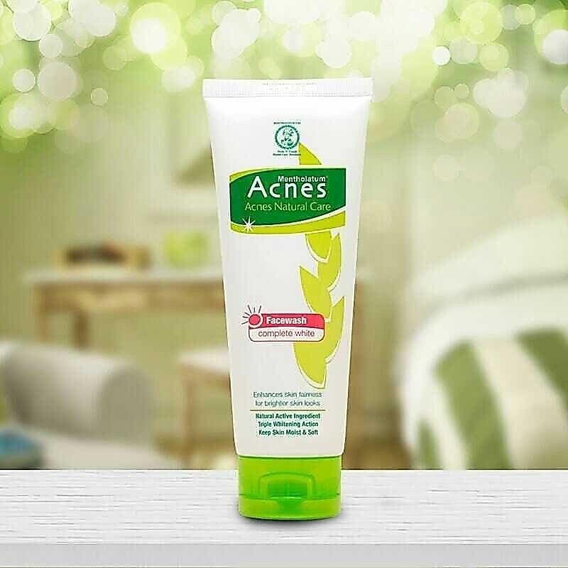 Acnes facewash complete white