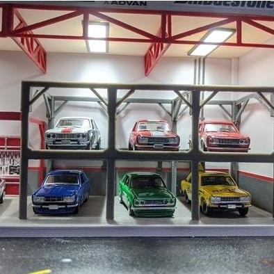 DISKON THE GARAGE DIORAMA DIECAST SKALA 64
