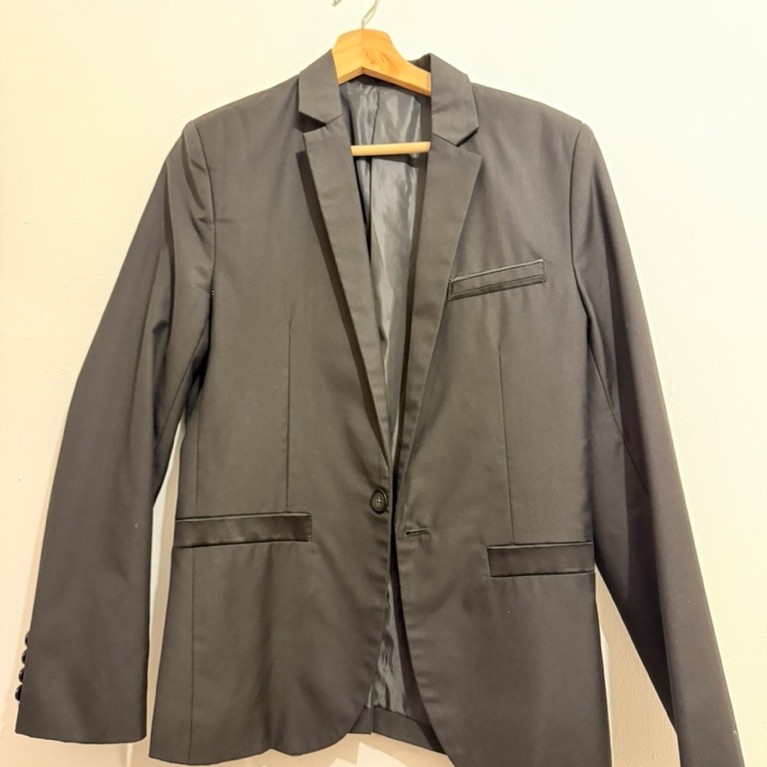 Jas Hitam Zara