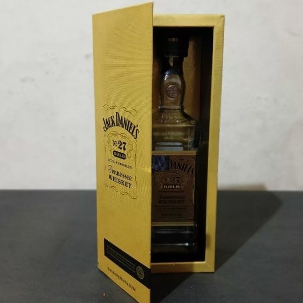 Botol bekas botol miras Jack Daniels gold untuk hiasan/koleksi/pajangan/ambalan/kayu/furniture