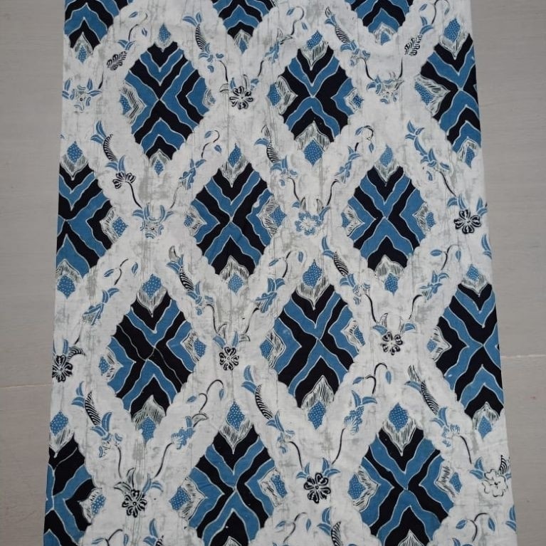 Batik Tulis Warna Alam Solo