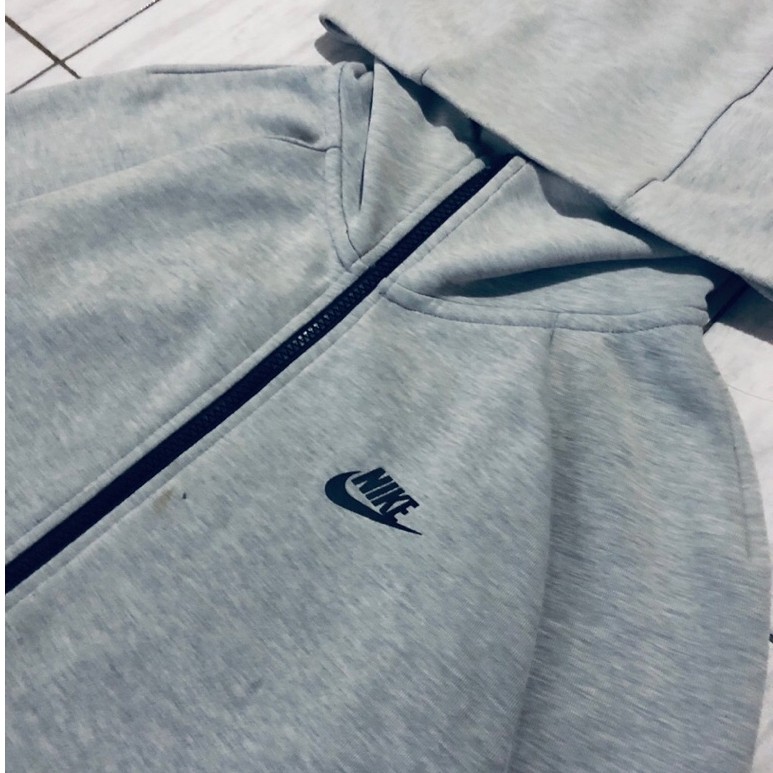 NIKE TECH FLEECE GREY