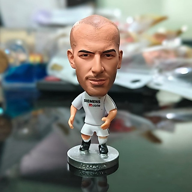 Action figure Zinedine Zidane Real Madrid 2004 soccerwe