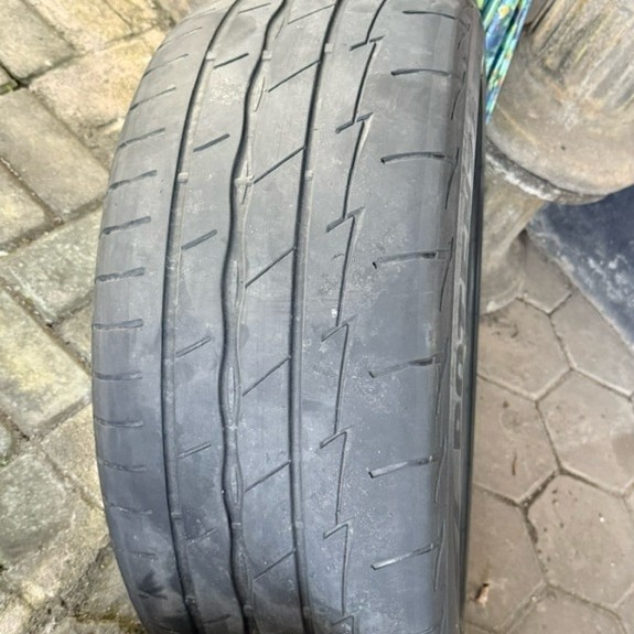 Ban Bridgestone Potenza Adrenalin RE 003 235/50 R18