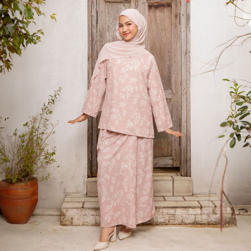 Lozy Hijab - Linea Set Series 2 Lozy x Lesti (One Set Blouse Skirt Rok Sarimbit Bahan Poly Flowy Lux