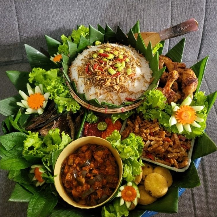 Tumpeng/ Hampers Nasi Liwet / Tumpeng Ulang Tahun/ Tumpeng Nasi Liwet  untuk 10 porsi