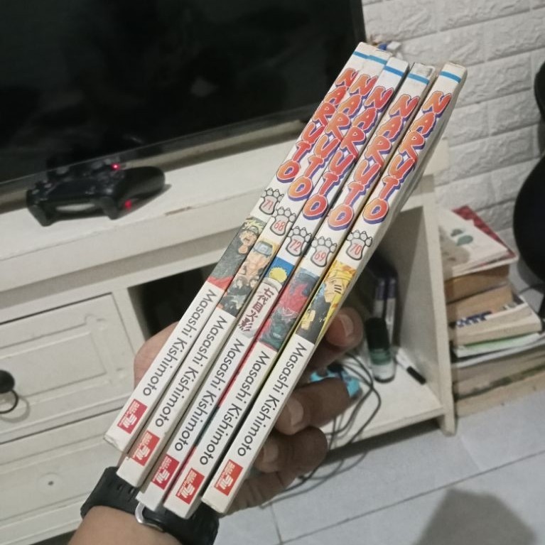 Buku komik Naruto