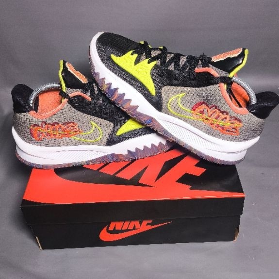 Sepatu basket casual sneakers Nike Kyrie 4 Second bekas