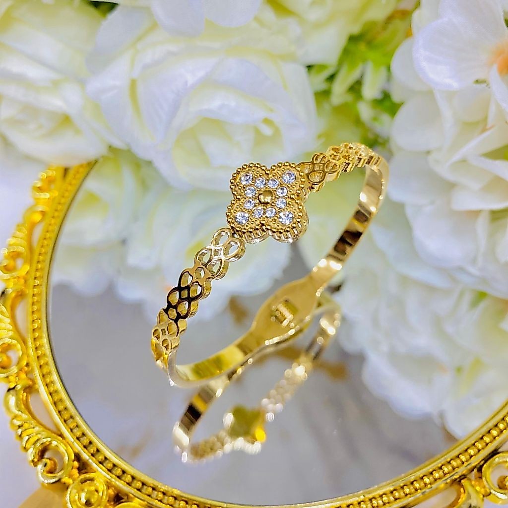 Bangle clover magnet Titanium