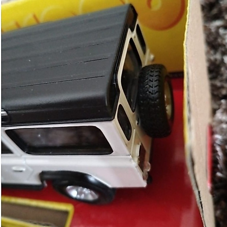 Bburago Street Fire Land Rover defender 110 skala 32