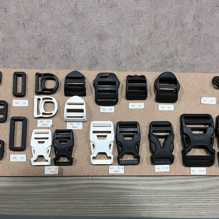 Ring Jalan Ring Kotak Gesper Tas Plastik Hitam - sample size