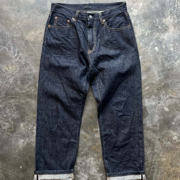 UNIQLO indigo seldvedge jeans