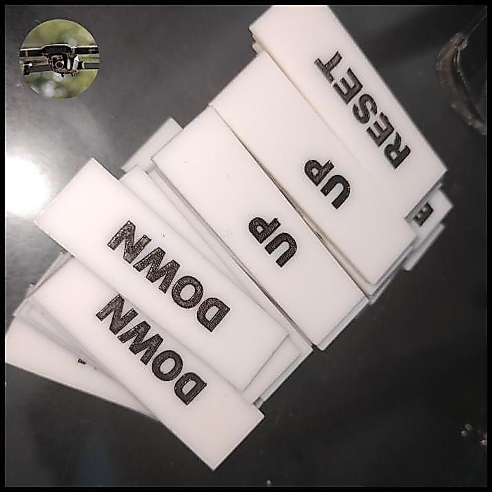 GRATIS ONGKIR NAME PLATE TINGGI 40MM PANEL TAG CONTROL LISTRIK CUSTOM LABEL SPESIFIKASI ACRYLIC JASA