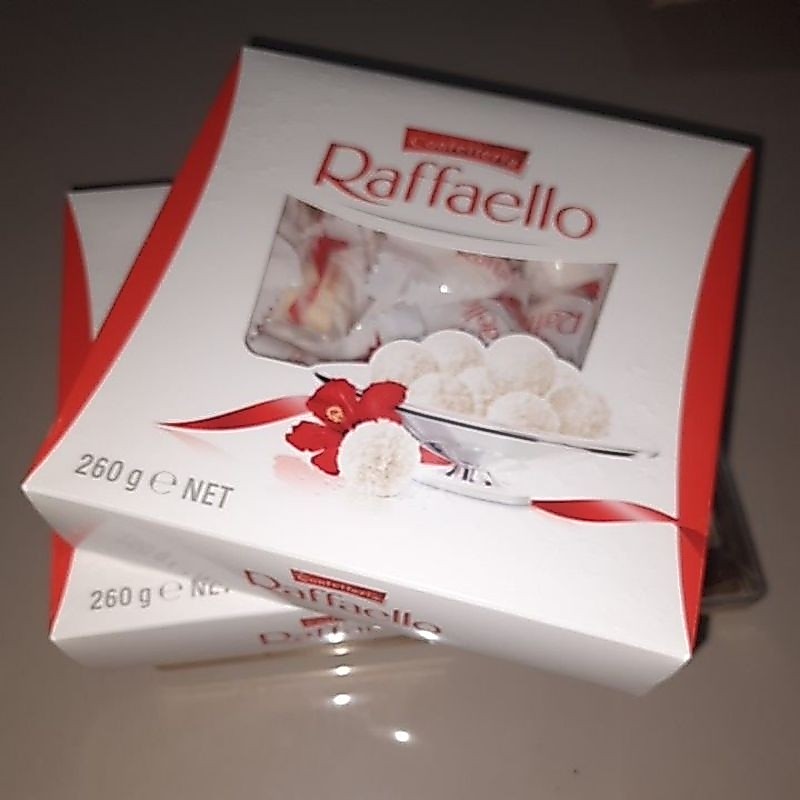 Bola Cokelat Ferrero Raffaello White Chocolate Coconut Import