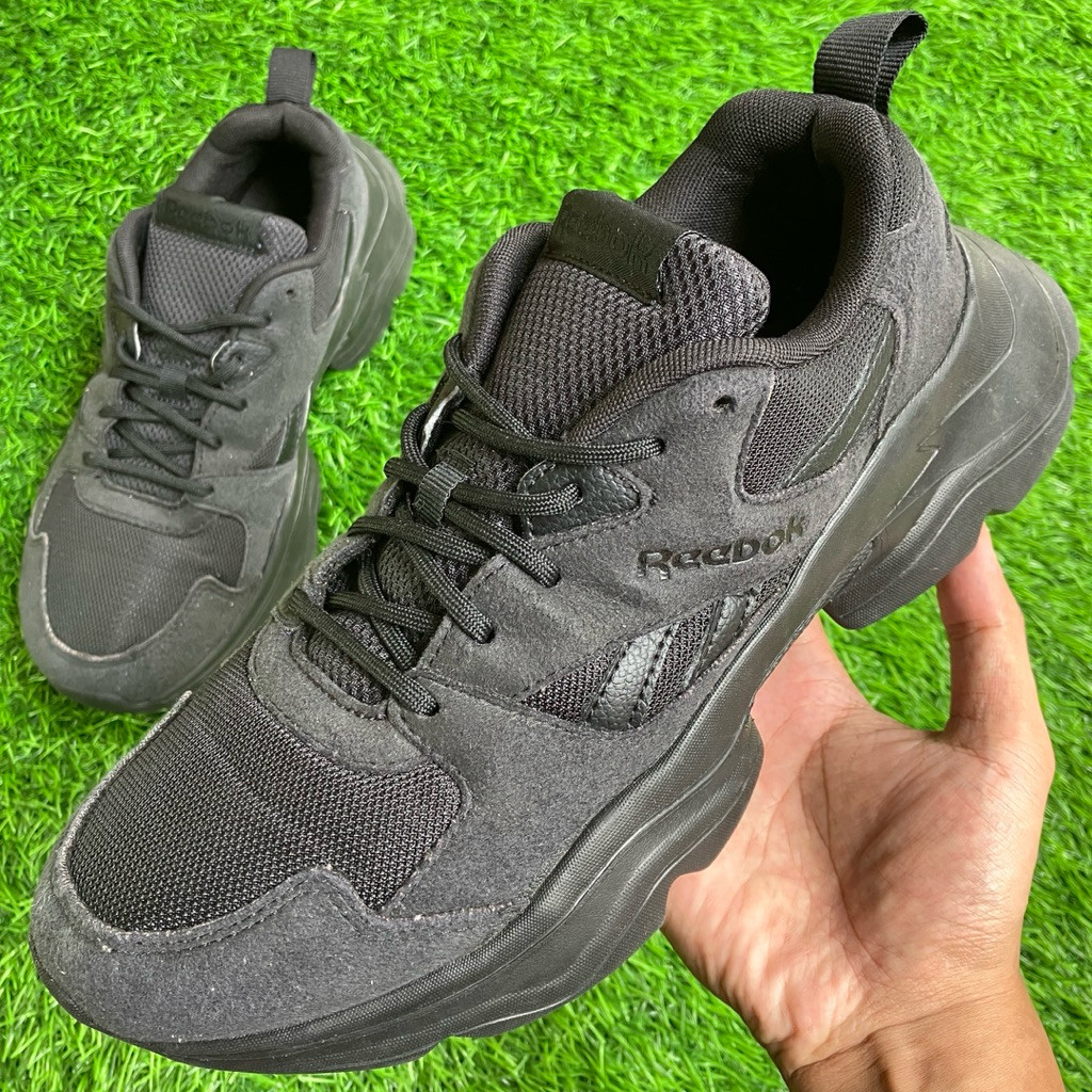 Sepatu REEBOK Royal Bridge Full Black sneakers ukuran 39 Preloved