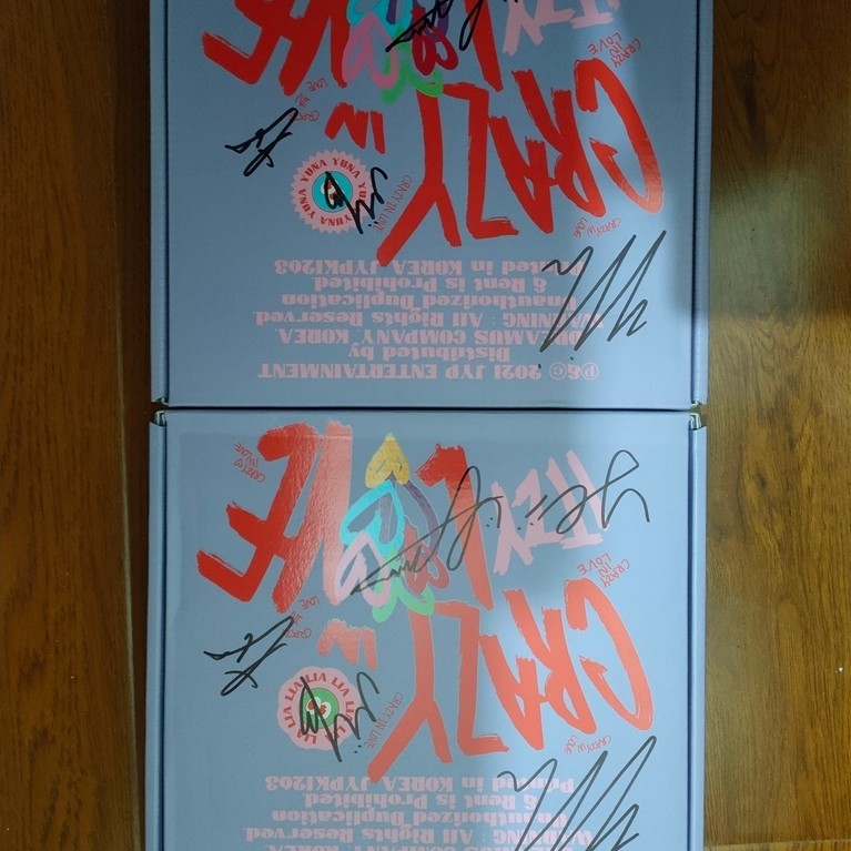 ITZY Autographed Signed Album IT’z ICY Guess Who Crazy In Love K-POP Collection 102021