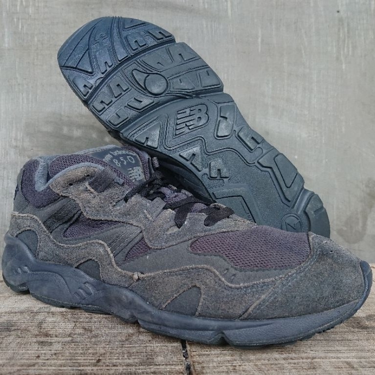 Sepatu Running Second Size 45