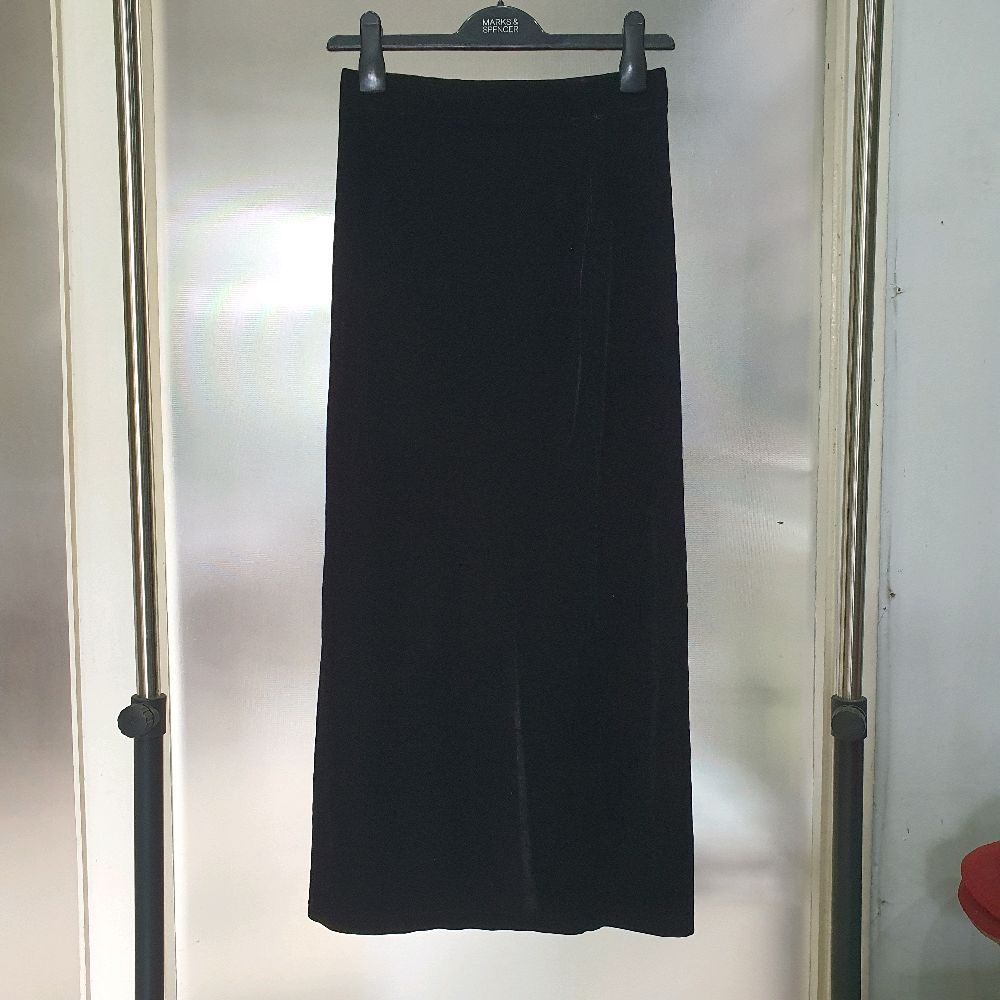 AB bawahan wanita rok span panjang bahan seperti beludru hitam preloved second pakaian cewek formal 