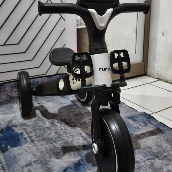 BALANCE BIKE 4 IN 1 - preloved