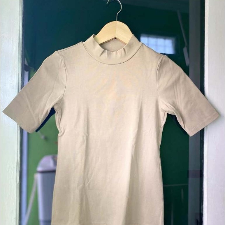 Atasan Turtleneck Uniqlo Original (preloved)