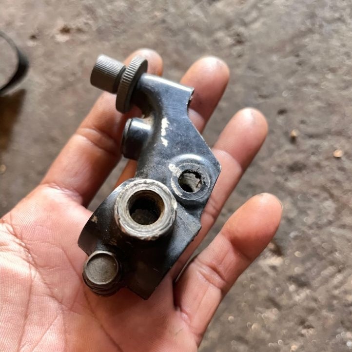 bracket handle handel rem depan Yamaha yt115 original