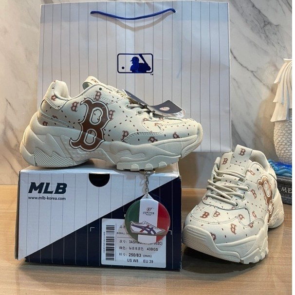 MLB Bigball Chunky Sepatu MLB Bigball Chunky Saffiano Diamond Monogram Redsox Beige Chunky Saffiano 