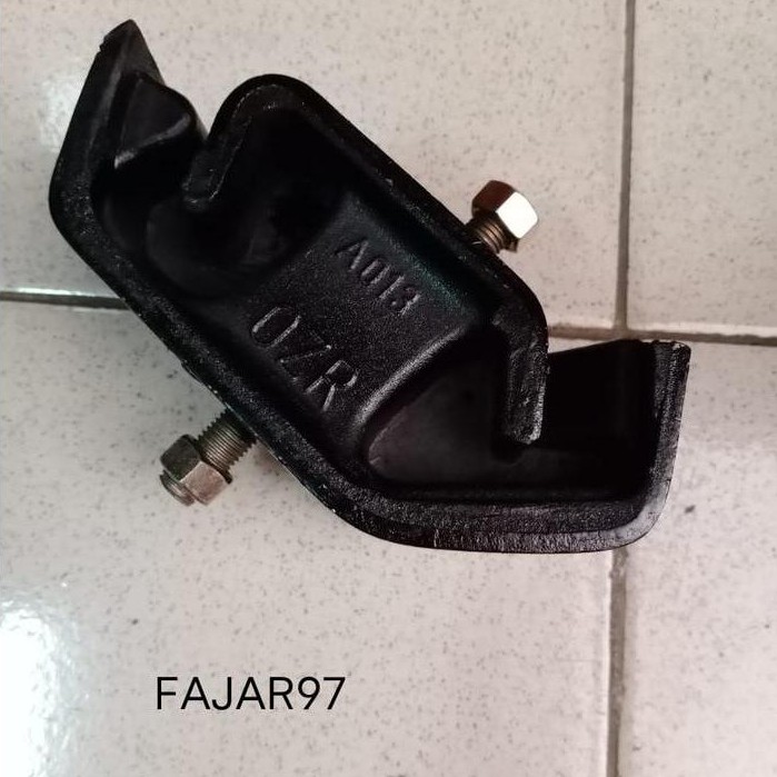 Pangkon mesin/engine mounting belakang suzuki Forsa SA410