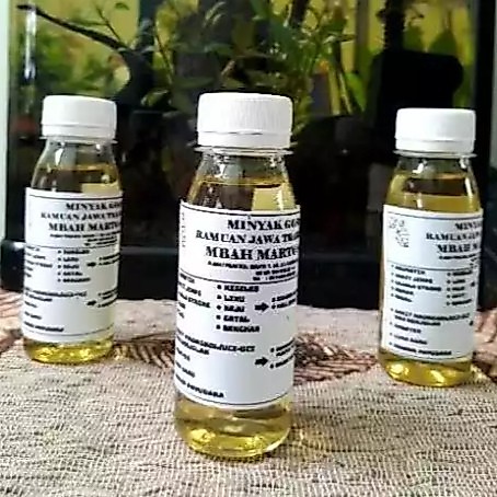 minyak mbah marto solo 100ml / Minyak gosok ramuan tradisional Mbah Marto Solo 100 ml